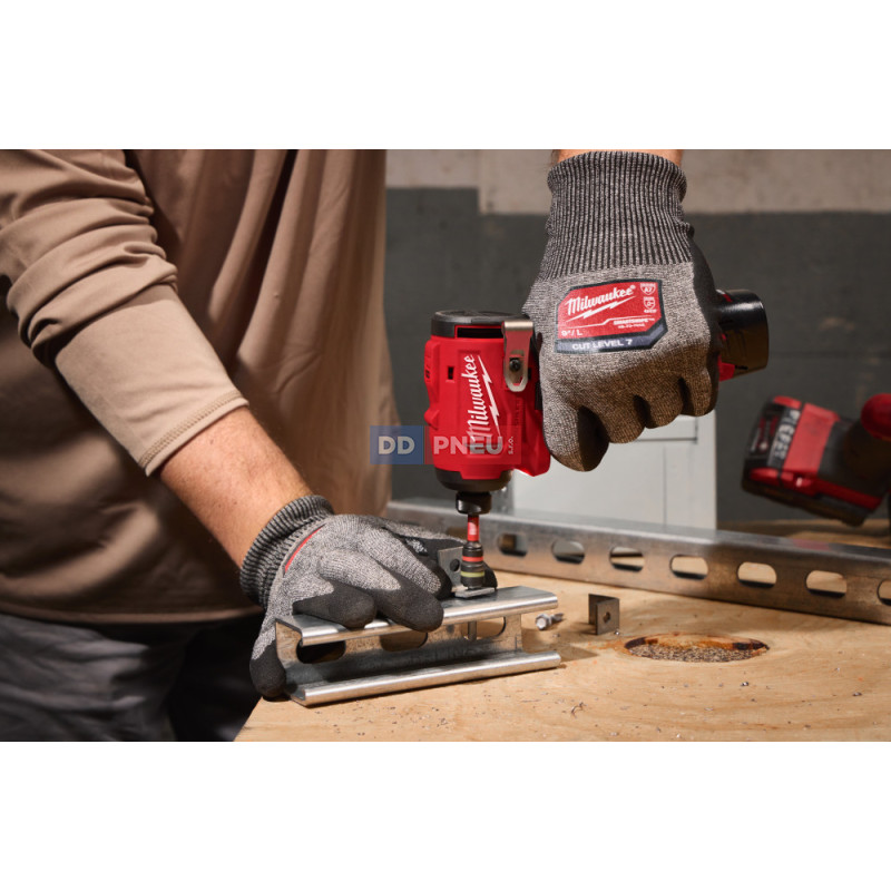 Aku kompaktný bezuhlíkový rázový uťahovač MILWAUKEE M12 BLIDRC-202C