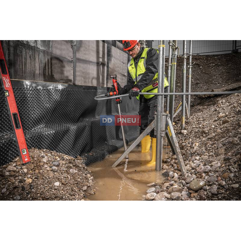 Aku uhlíkové tyčové vodné čerpadlo Milwaukee M12 BSWP-601
