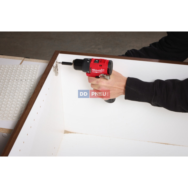 Aku kompaktný bezuhlíkový skrutkovač MILWAUKEE M12 BLDDRC-402C