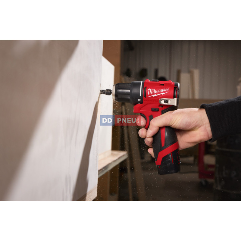 Aku kompaktný bezuhlíkový skrutkovač MILWAUKEE M12 BLDDRC-402C
