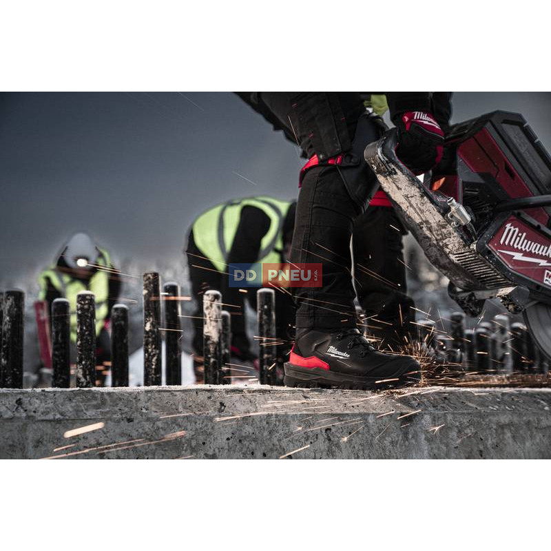 Bezpečnostné topánky MILWAUKEE Armourtred™ S3S 1M110111W – kožené, čierne, EU 45