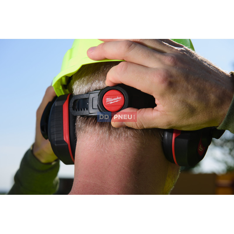 Prilba Milwaukee BOLT™100 – neodvetrávaná, žltá s vysokou viditeľnosťou