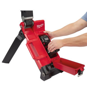 Aku LED stojanové svietidlo MILWAUKEE M18 ONERSAL-0 – bez batérie