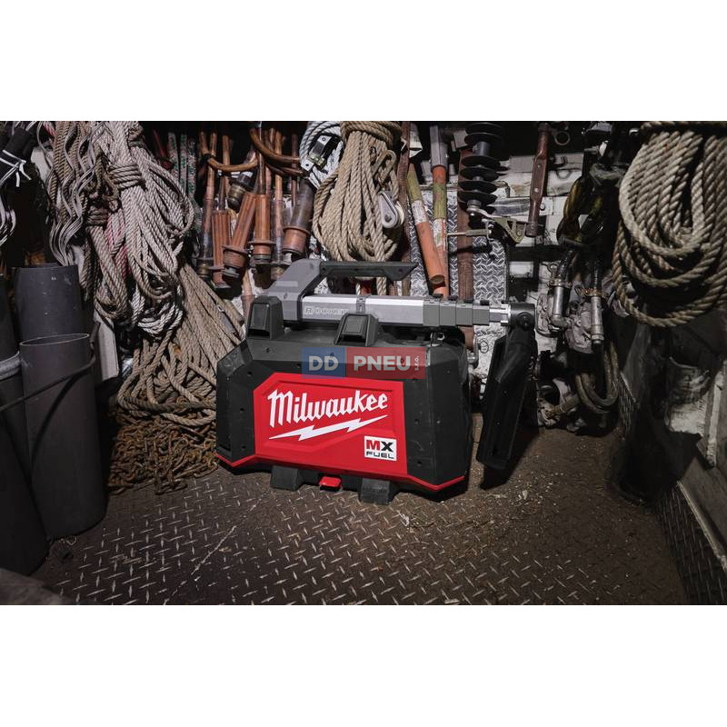 MX FUEL aku kompaktné staveniskové svetlo MILWAUKEE MXF TLIC-601