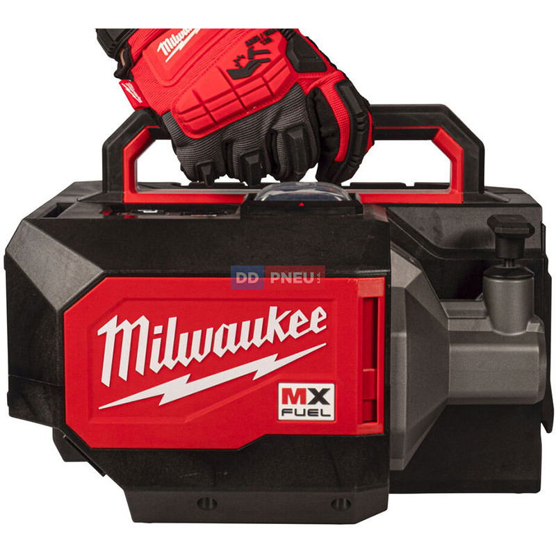 MX FUEL™ aku kufríkový ponorný vibrátor do betónu Milwaukee MXF CVBC-602