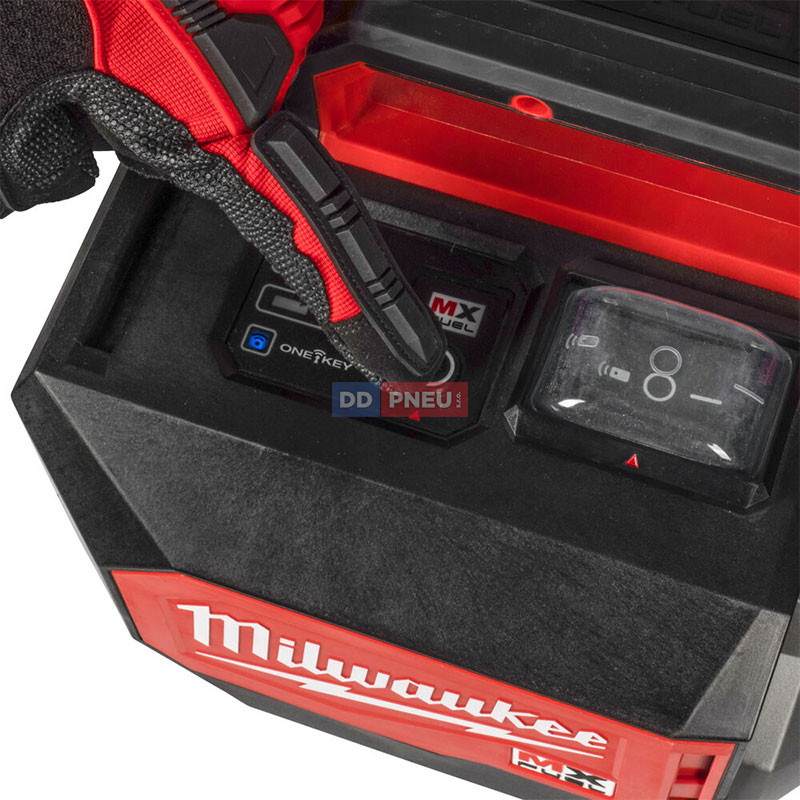 MX FUEL™ aku kufríkový ponorný vibrátor do betónu Milwaukee MXF CVBC-602