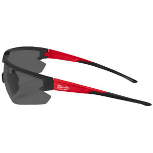 Výkonnostné bezpečnostné okuliare Milwaukee – zatmavené